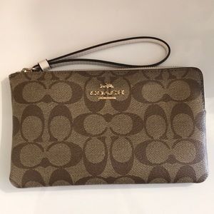 Coach wristlet! White and gold accents🤍